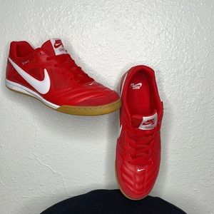 Nike SB “GATO” red